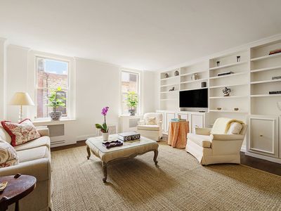 155 E 72nd St APT 2D