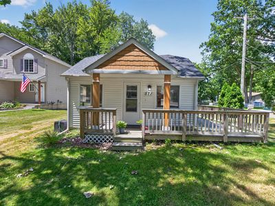 571 Crescent Lake Rd