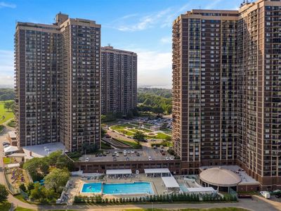 269-10 Grand Central Pk #8J