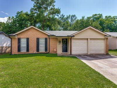 Property at 809 Meadowlark Dr, Mansfield, TX