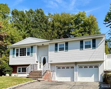 449 Andre Ave