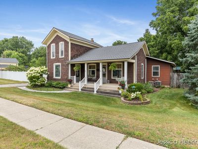 29 W Division St NE