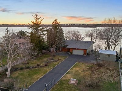 4190 NE Shorecrest Drive