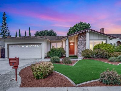 850 Roble Dr