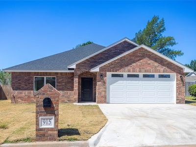 915 Stonegate Dr