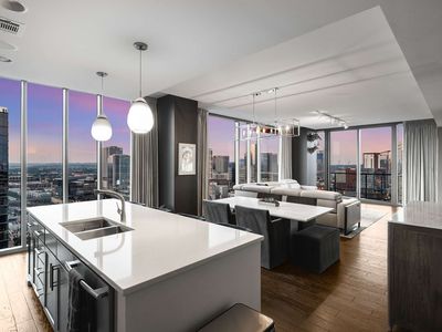 1212 Laurel St APT 2202