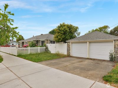 1051 & 1053 E 34th Street