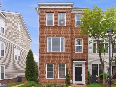 627 Ava Cir NE