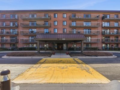 6443 Clarendon Hills Rd APT 402