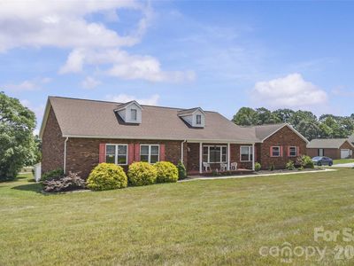 107 Twin Lakes Dr