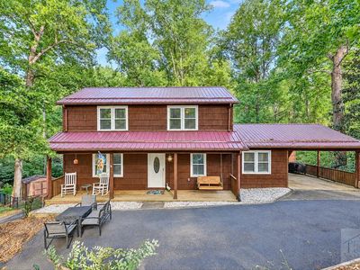 909 Hazelwood Ln