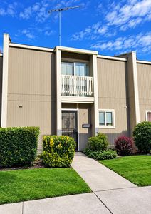 49 Derow Ct