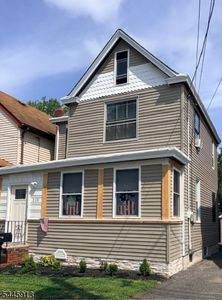 218 W 2Nd St