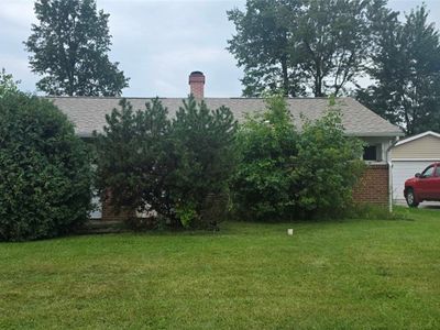 16 Riverdale Dr