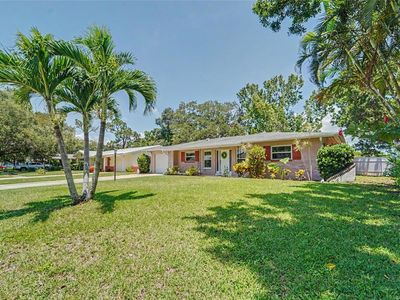 8879 Lakewood Dr