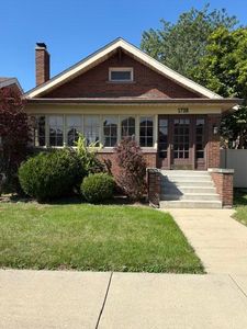 1738 Davis Ave