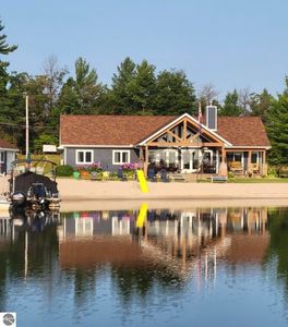 3083 Rifle River Trl
