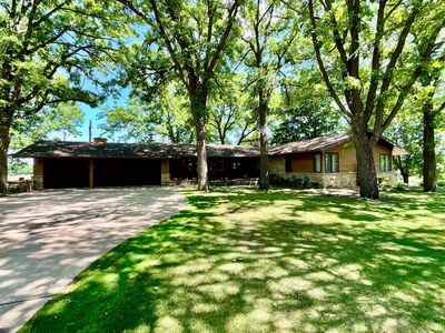 930 Woodland Cir