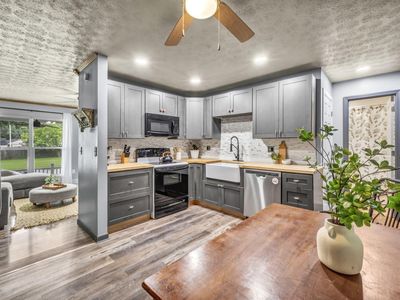 Property at 233 Mistletoe Ct, Sunbury, OH