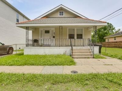 2425 Allen St