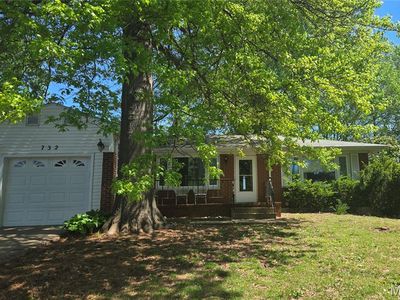 732 E Lake Dr
