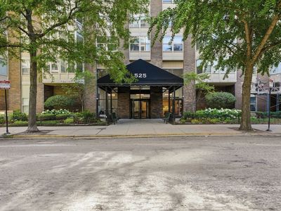 525 W Hawthorne Pl APT 2308