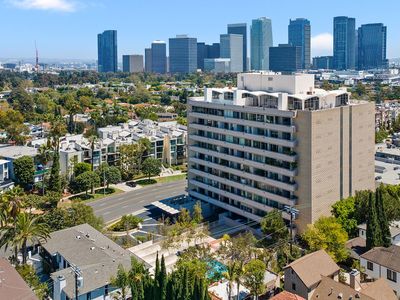 1333 S Beverly Glen Blvd APT 403