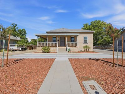 62 N Lemoore Ave