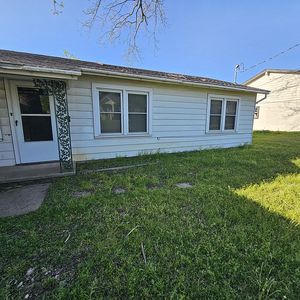 Property at 608 W Gilmer St, Ennis, TX