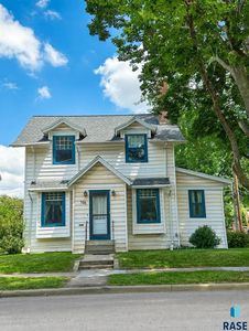320 S Prairie Ave