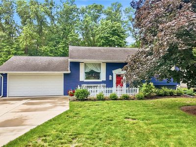 7842 Venice Heights Dr NE