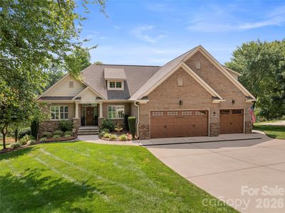 2551 Eagle Dr NE