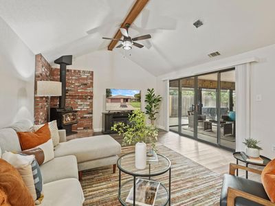 1306 Burgundy Ct