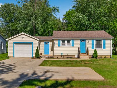 221 Della Rd