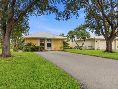311 PEMBROKE LANE N #196