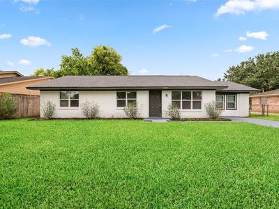Property at 9723 Oldcrest Dr, Stafford, TX