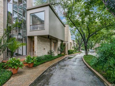 7 Gallery Court #D