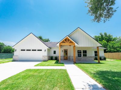 1211 Cherokee Dr
