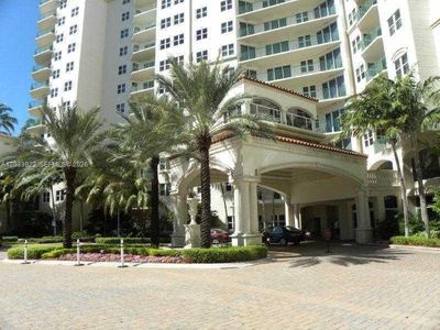 19900 E Country Club Dr APT 218
