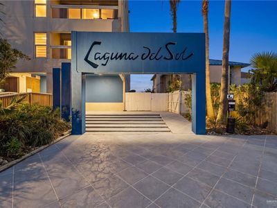 4501 Laguna Blvd