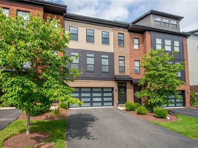 208 Kousa Ln
