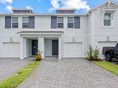 5731 SE Edgewater Circle