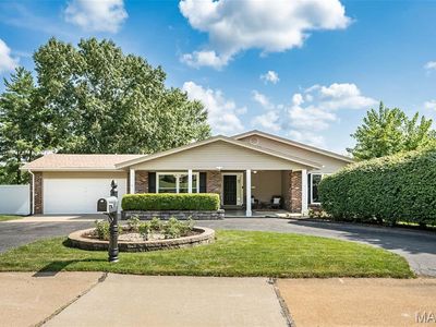 7 Nicolet Dr