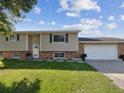 Property at 1002 W 17th St, Vinton, IA