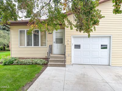 2949 Manitoba Ln