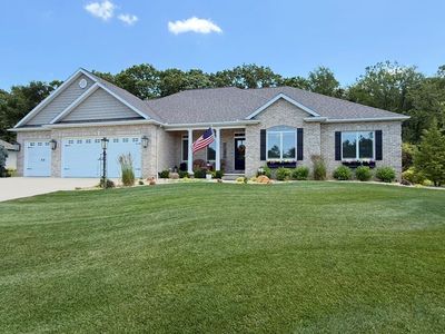 133 E Barrington Pl