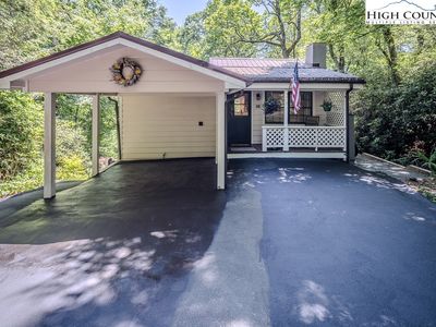 264 Hemlock Loop