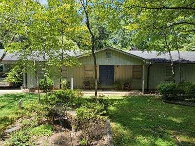 1235 Fairview Dr APT A