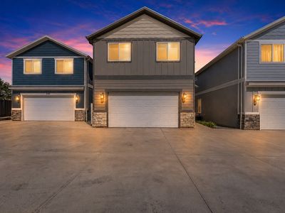 8704 N Pebble Aly