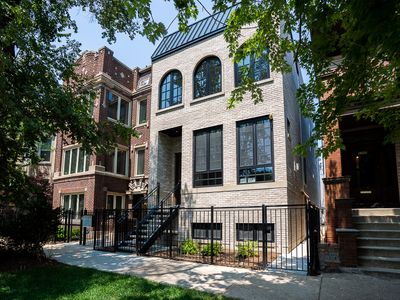 1342 W Wellington Ave